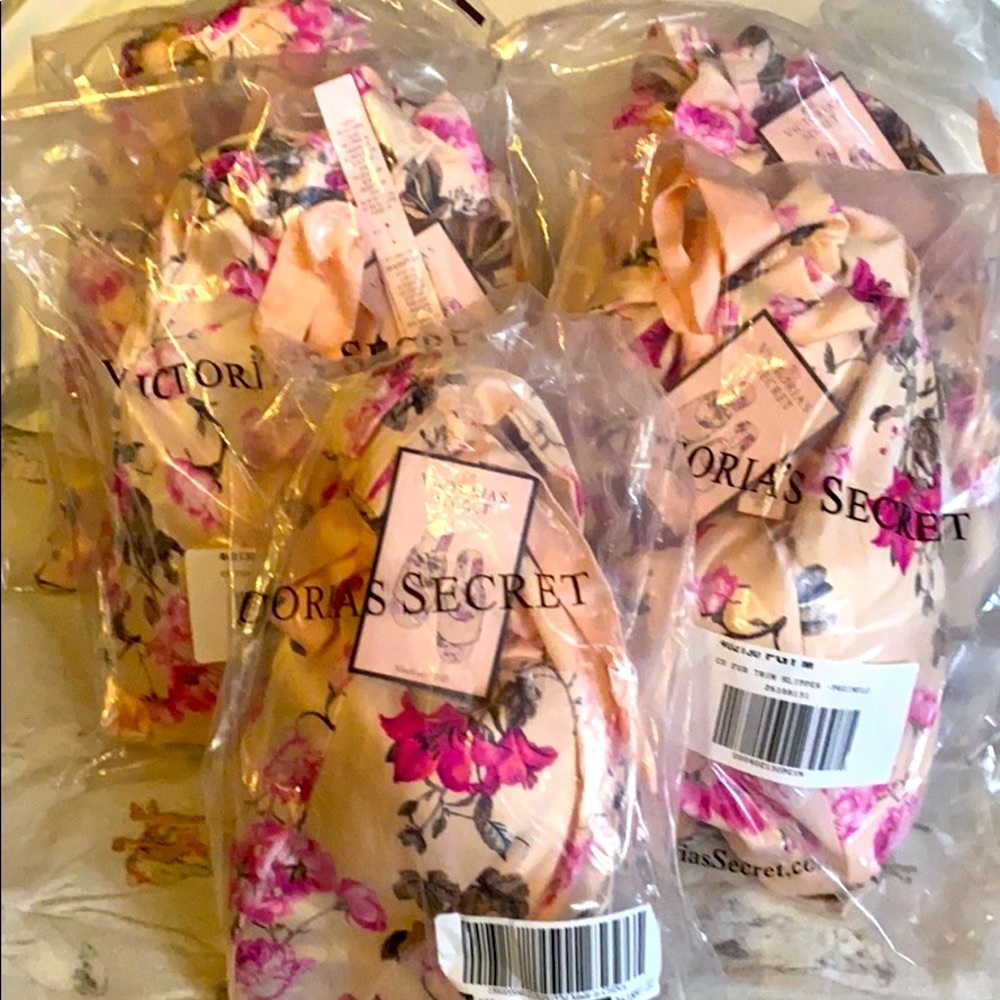 Victoria Secret-Signature Satin Faux Fur Slipper🩴